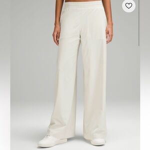 Lululemon Swift Wide Leg Mid-Rise Pant in Bone, women’s 12, NWT